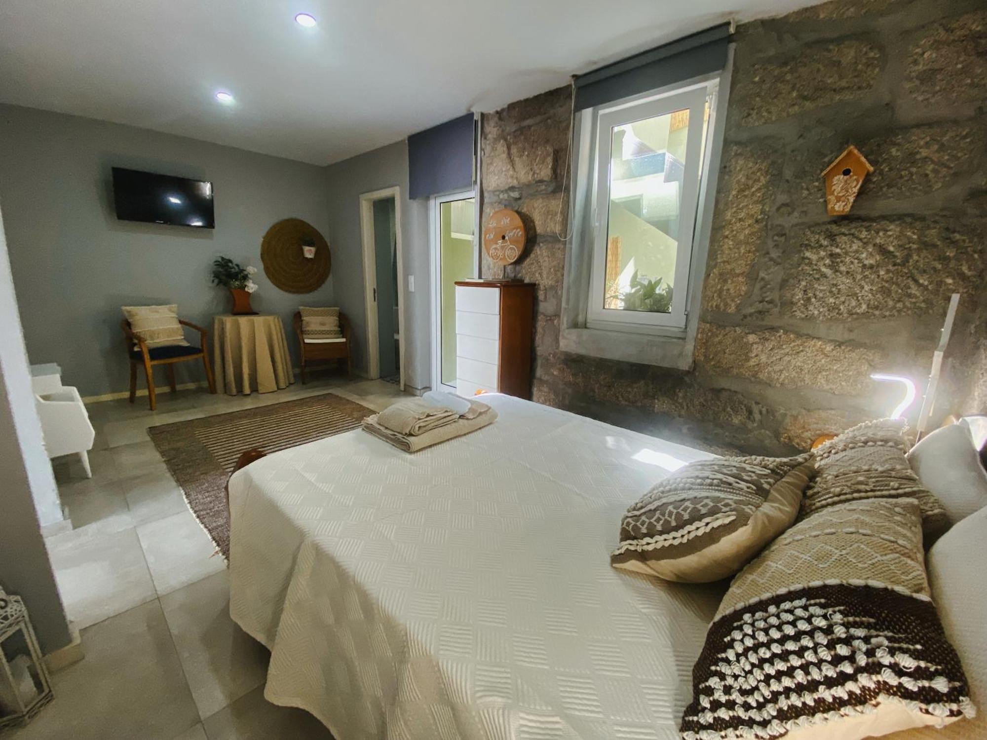 Penzion En-suite Bedroom And Garage In Center
